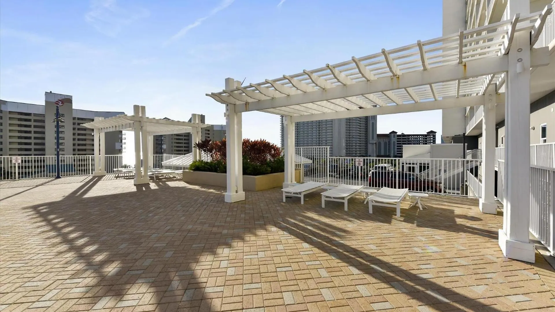 Laketown Wharf 1003, Gulf View, Sleeps 6, Free Fun! Updated! Condo Panama City Beach Apartment